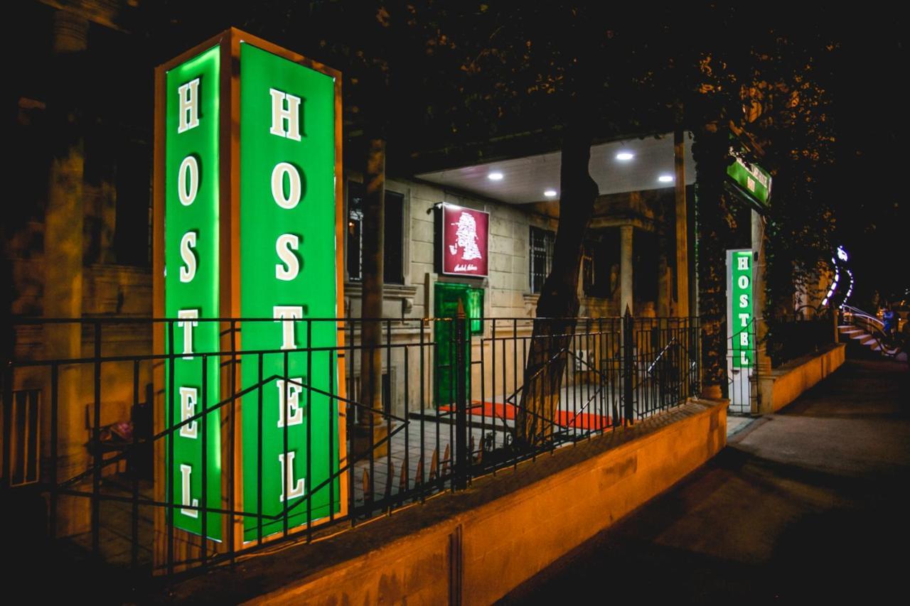 Sherlock Holmes Hostel Baku Exterior foto