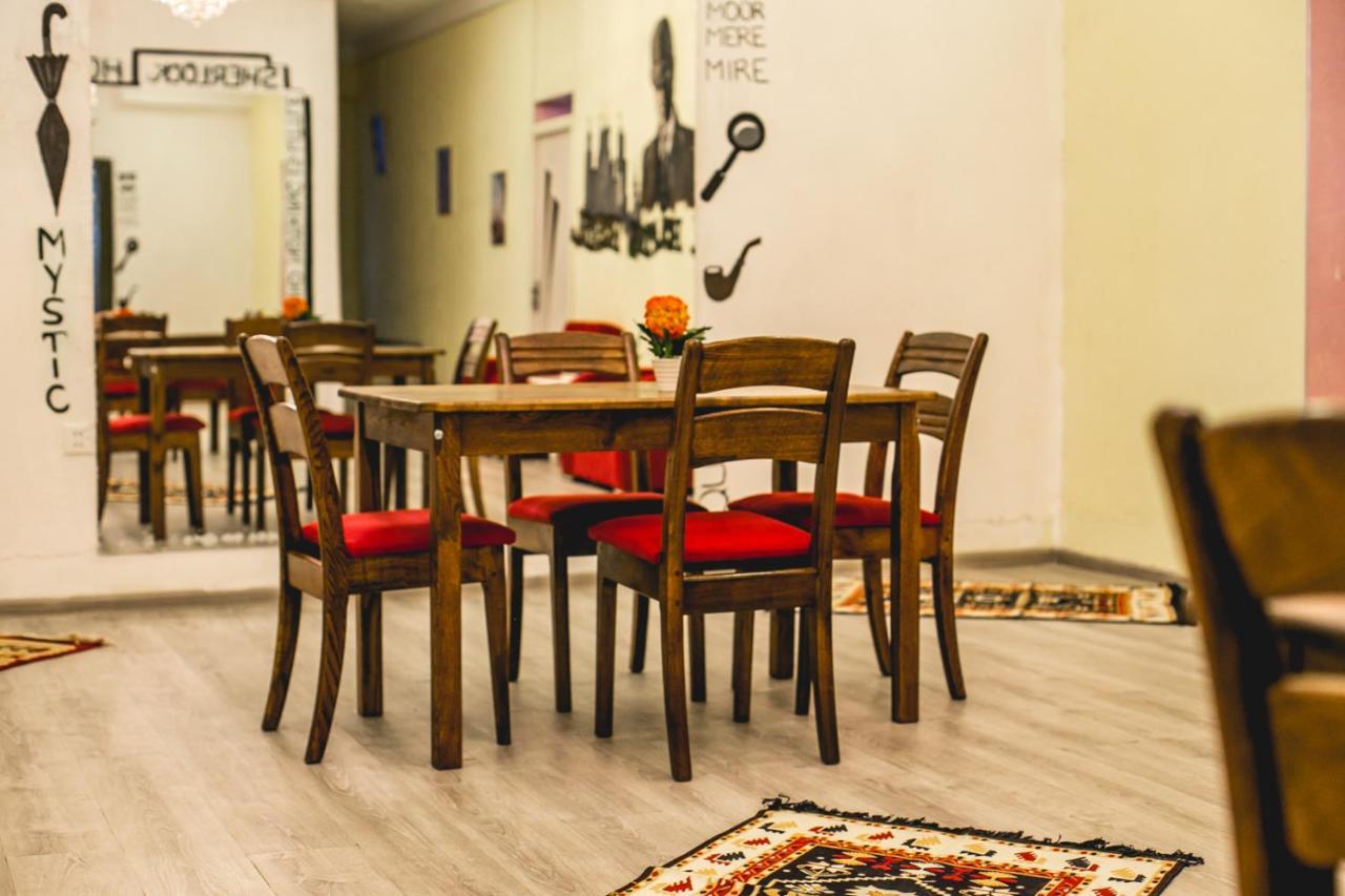 Sherlock Holmes Hostel Baku Exterior foto
