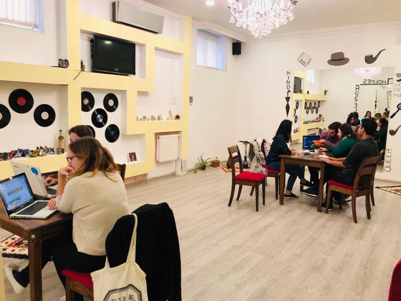 Sherlock Holmes Hostel Baku Exterior foto